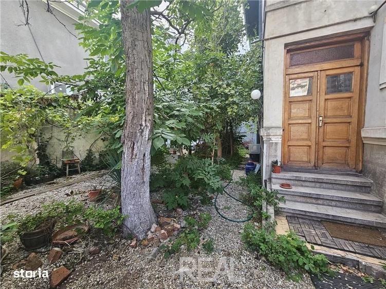 Casă cu 4 camere în Splaiul Unirii