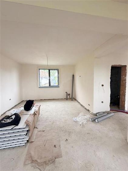 Duplex cu 4 camere cu Canalizare în Stupini