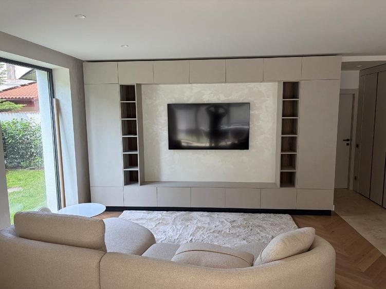 Apartament cu 4 camere decomandat, mobilat în Central