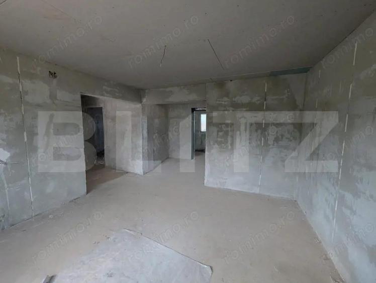 Casă cu 4 camere cu Teren 500 Mp în Păun