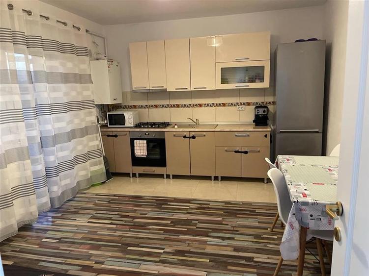 Apartament cu 3 camere decomandat, mobilat în Cug