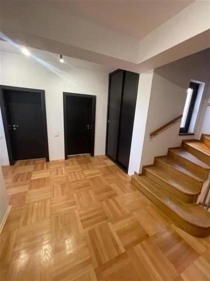 Casă individuală cu 12 camere cu Canalizare în Domenii