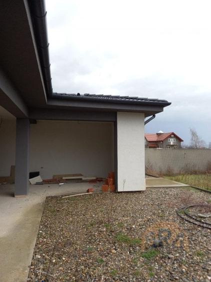 Casă individuală cu 4 camere cu Canalizare în Nufărul