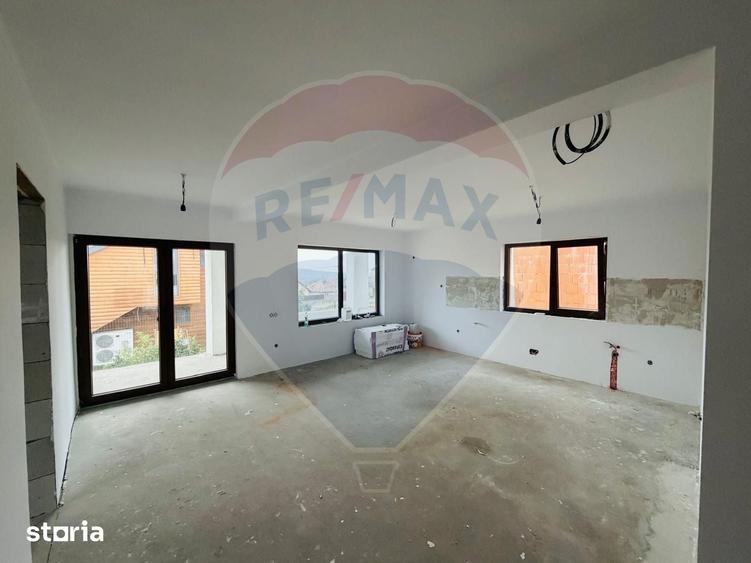 Casă cu 4 camere cu Teren 300 Mp în Betfia