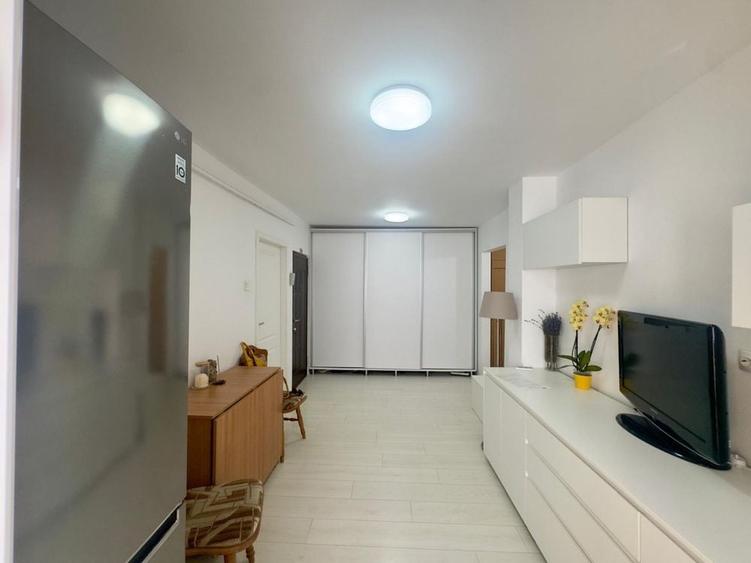 Apartament cu 3 camere decomandat în Nicolina