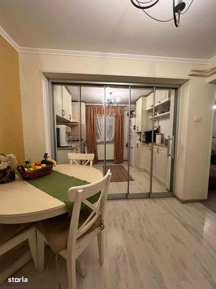 Apartament cu 3 camere, mobilat în Rovine