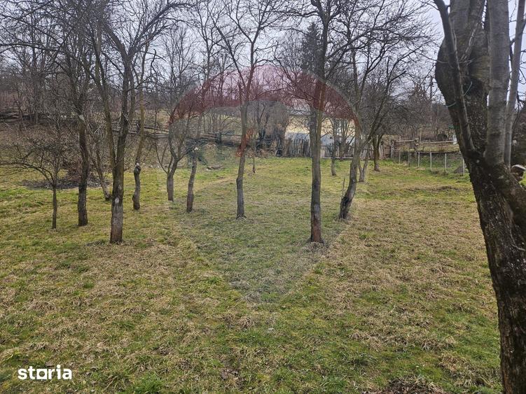 Casă cu 5 camere cu Teren 1958 Mp în Central