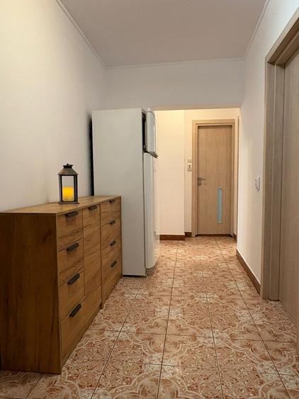 Apartament cu 3 camere decomandat, mobilat în Lujerului