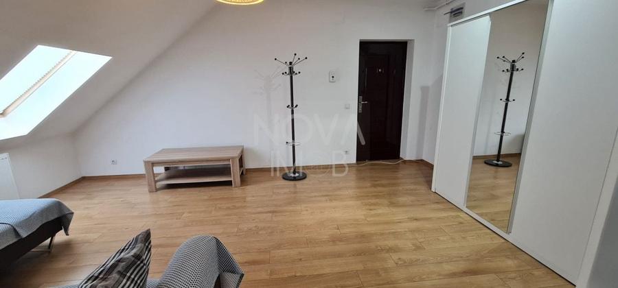 Apartament cu 3 camere decomandat, mobilat în Turnișor