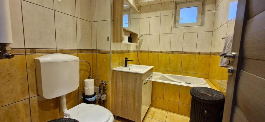 Apartament cu 4 camere decomandat în Nufărul