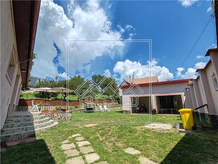 Casă individuală cu 6 camere cu Canalizare în Mohu