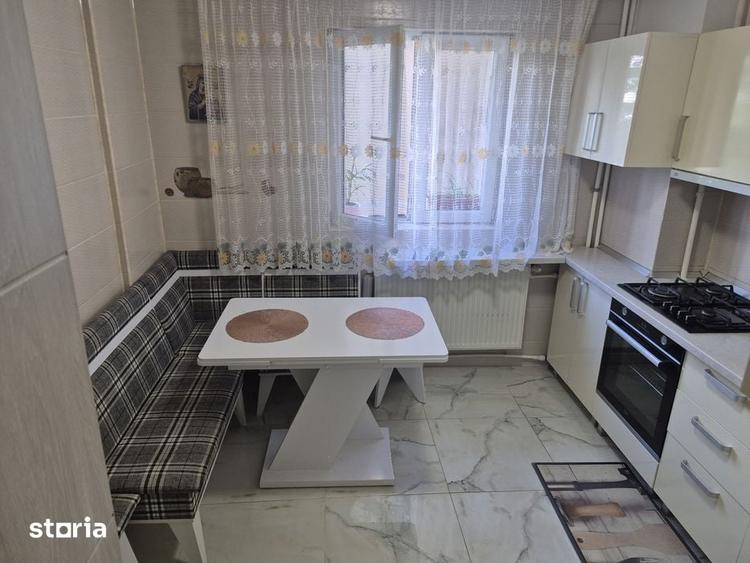 Apartament cu 4 camere decomandat în Vitan