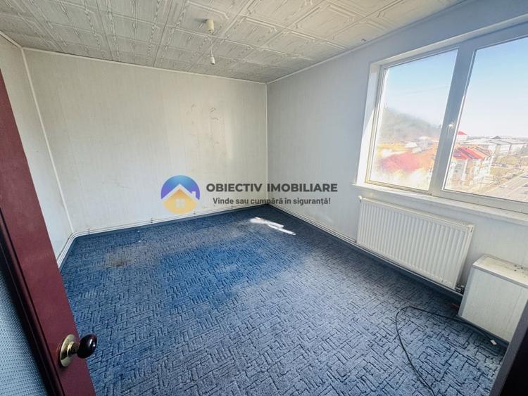 Apartament cu 4 camere semidecomandat în Mărăței