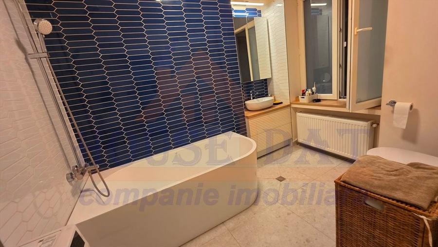 Apartament cu 4 camere decomandat în Cișmigiu