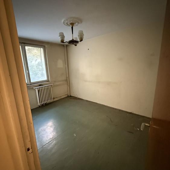 Apartament cu 3 camere semidecomandat în Colentina