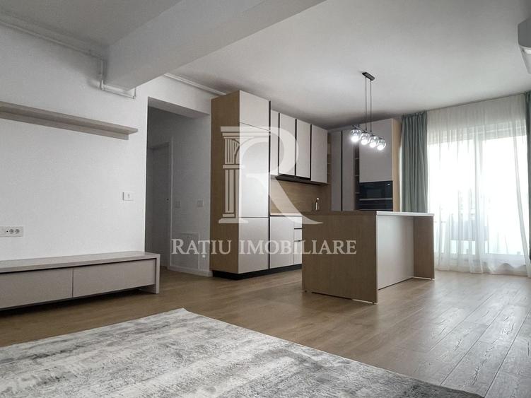 Apartament cu 2 camere semidecomandat, mobilat în Central
