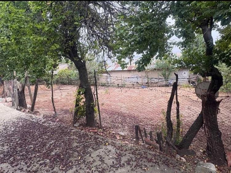 Casă cu 4 camere cu Teren 2000 Mp în Prundu