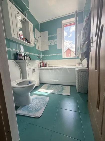 Apartament cu 3 camere decomandat, mobilat în Florești