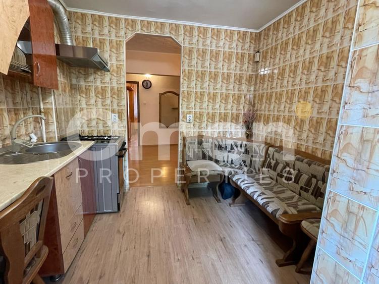 Apartament cu 3 camere decomandat, mobilat în Hotvon