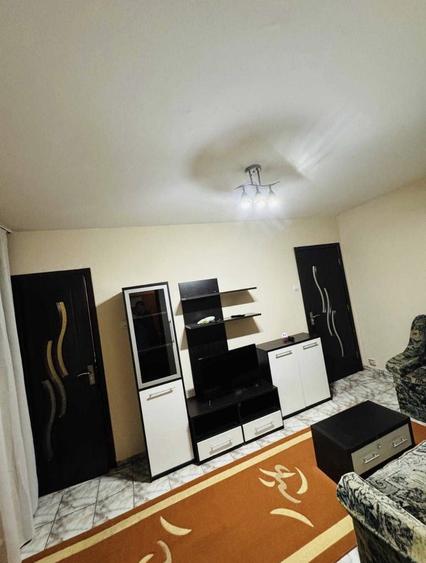 Apartament cu 2 camere semidecomandat, mobilat în P-ța Doina