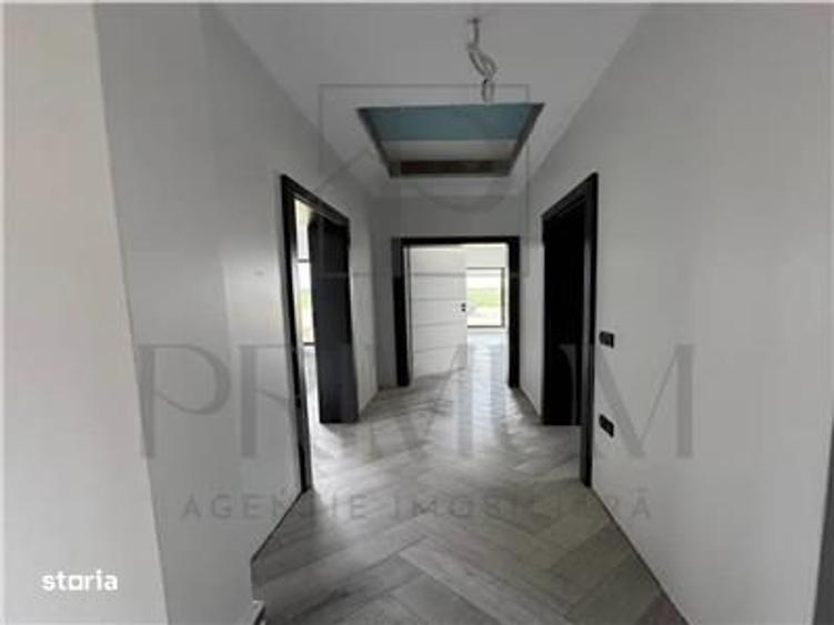 Casă cu 4 camere în Albina