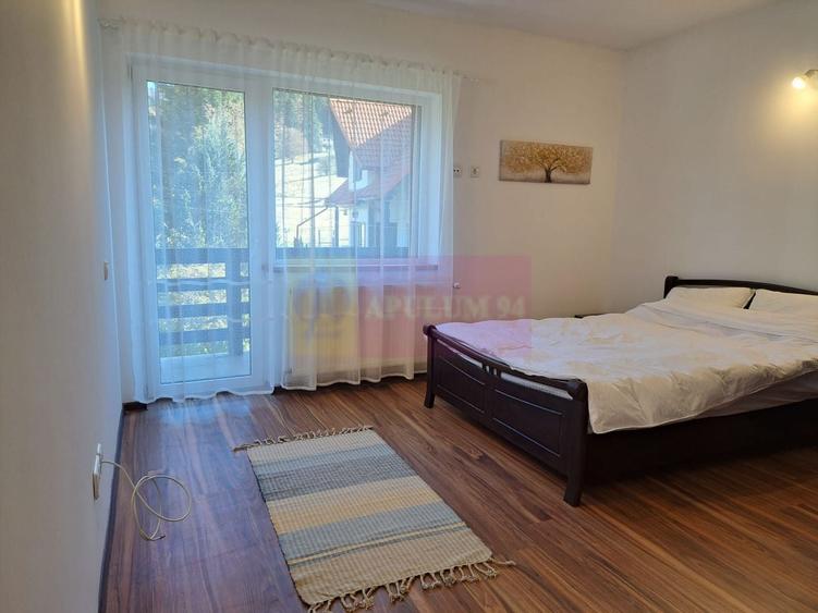 Casă individuală cu 7 camere cu Canalizare în Piatra Arsă