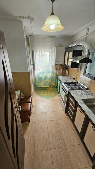 Apartament cu 3 camere semidecomandat în Est