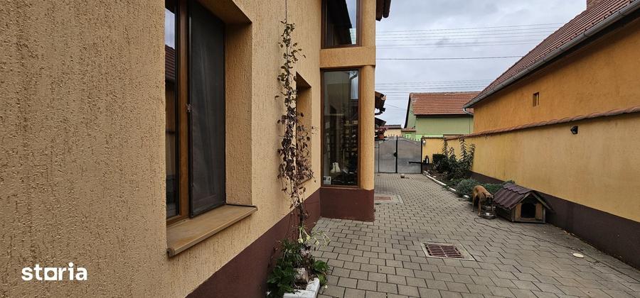 Casă cu 5 camere decomandat cu Teren 250 Mp în Lazaret