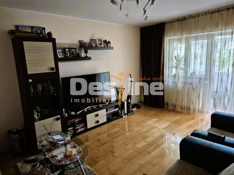 Apartament cu 3 camere decomandat, mobilat în Ultracentral