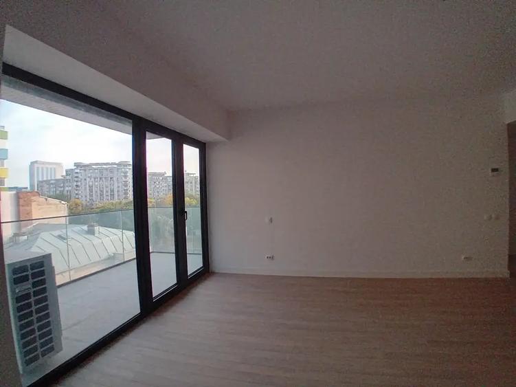 Apartament cu 3 camere decomandat în 13 Septembrie