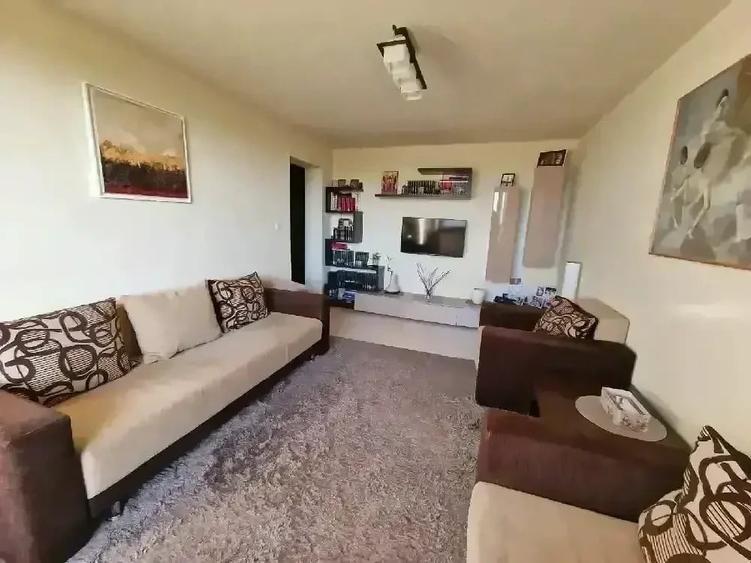 Apartament cu 3 camere decomandat, mobilat în Tipografilor