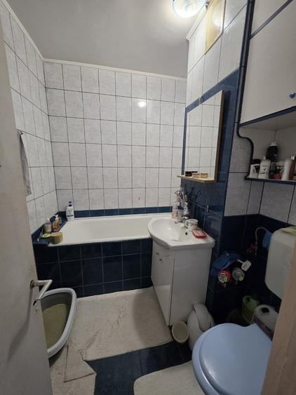 Apartament cu 3 camere semidecomandat în Iancului