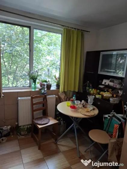 Apartament cu 3 camere decomandat în Dristor