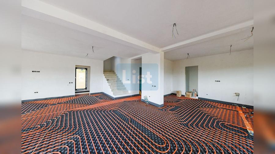Casă cu 4 camere cu Teren 866 Mp în Feleacu