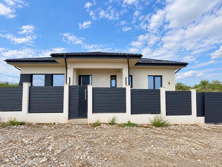 Casă individuală cu 4 camere cu Teren 450 Mp în Central