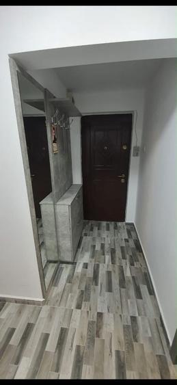 Apartament cu 2 camere semidecomandat în Berceni