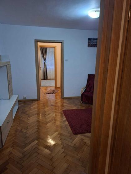 Apartament cu 2 camere semidecomandat în Centrul Civic