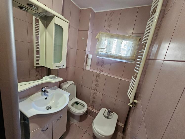 Apartament cu 3 camere decomandat, mobilat în Centrul Civic