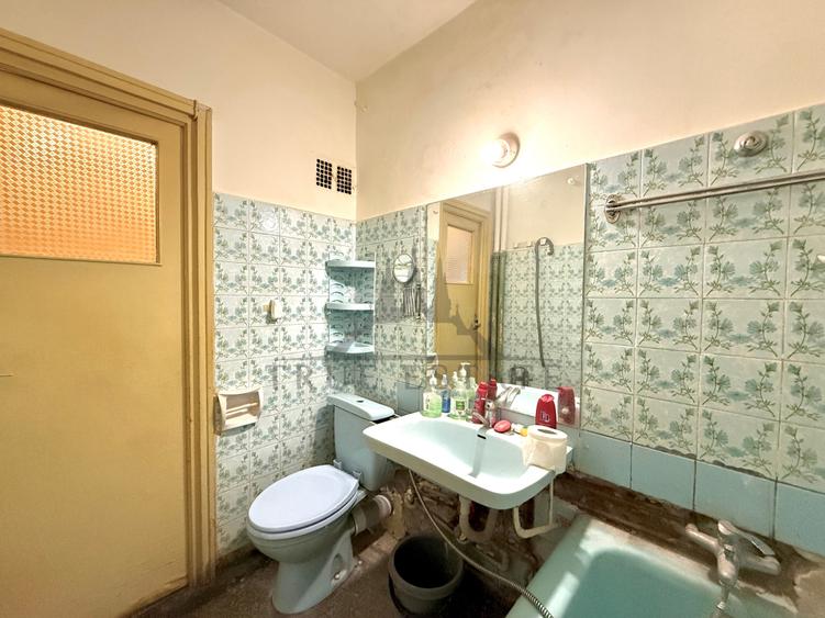 Apartament cu 3 camere semidecomandat în 1 Mai