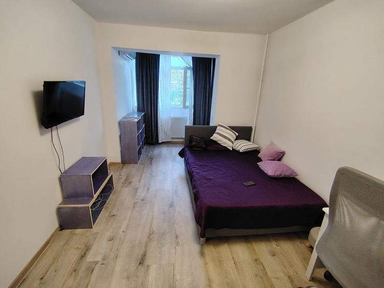Apartament cu 2 camere decomandat în Apărătorii Patriei