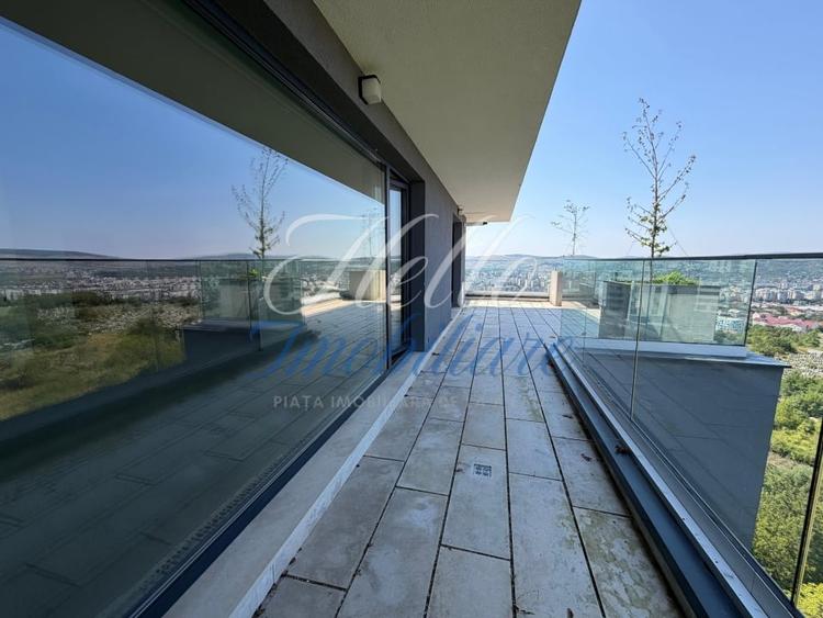 Penthouse cu 3 camere decomandat în Zorilor