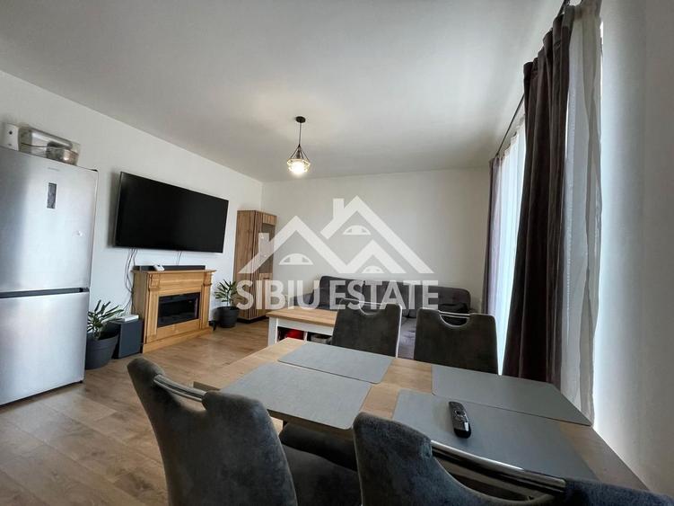 Apartament cu 3 camere semidecomandat, mobilat în Turnișor
