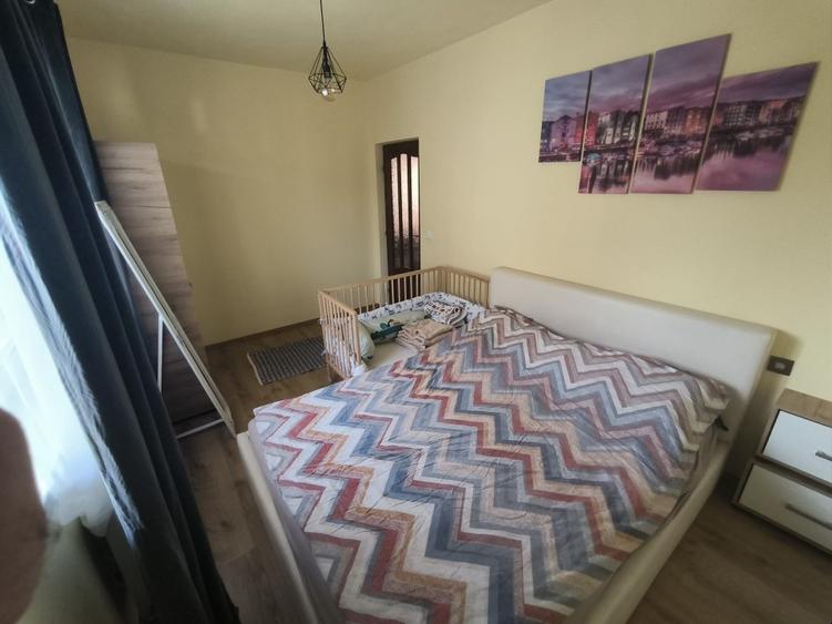 Apartament cu 3 camere decomandat în Florești