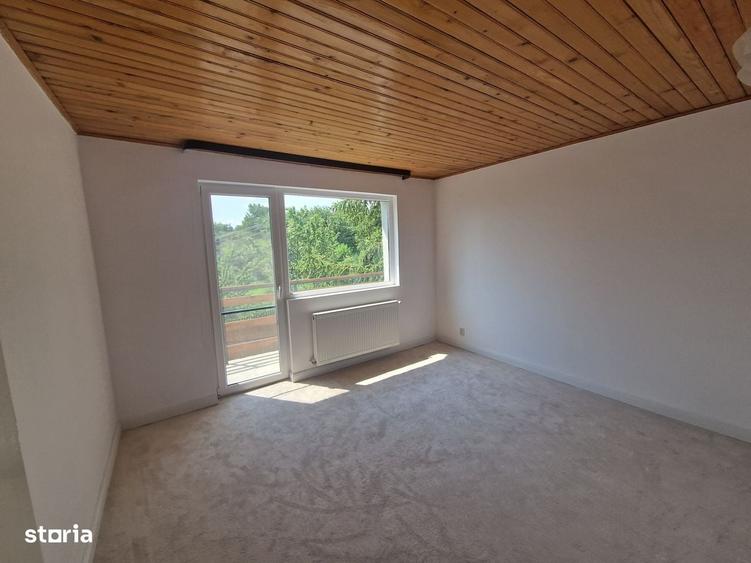 Casă cu 4 camere cu Teren 700 Mp în Ghioșești