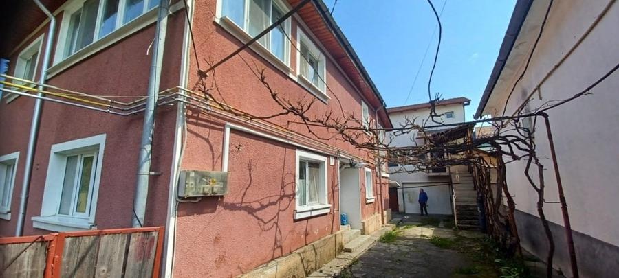 Casă cu 6 camere cu Teren 400 Mp în Noua