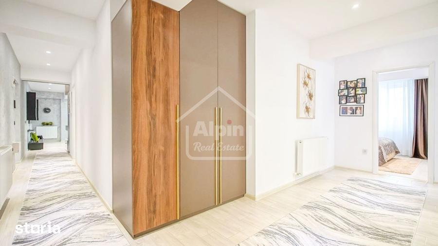 Apartament cu 4 camere decomandat în Tractorul