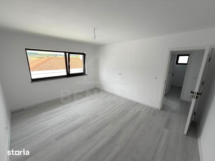 Casă cu 5 camere cu Teren 301 Mp în Cârcea