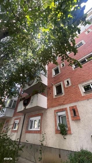 Apartament cu 4 camere decomandat în Central