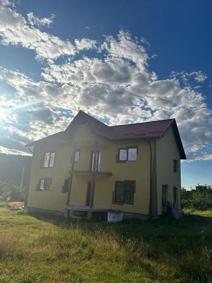 Casă cu 4 camere în Cotmeana
