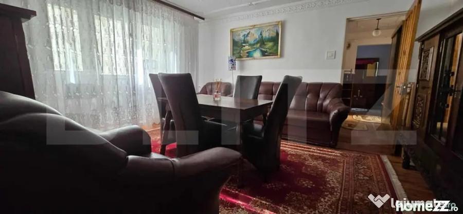 Apartament cu 3 camere semidecomandat în Micro 4